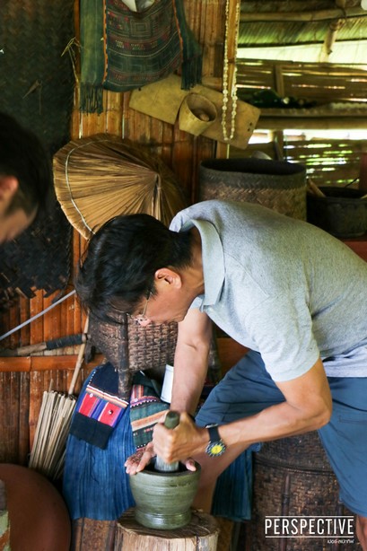 "เปอร์ สุวิกรม" ชวน "ดู๋ สัญญา" ลุยนอนกลางป่า ล้วงชีวิตพิธีกรมืออาชีพแถวหน้าของเมืองไทย